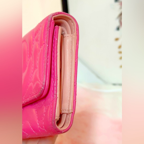 Lambskin Camellia Embossed Compact leather Wallet Fuchsia - Picture 8 of 17